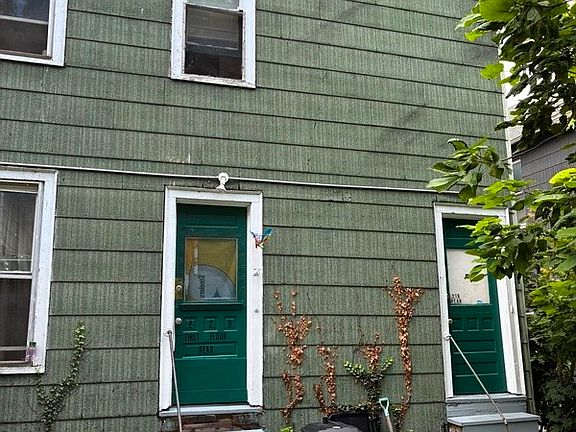 4th image of 218 E 10th St