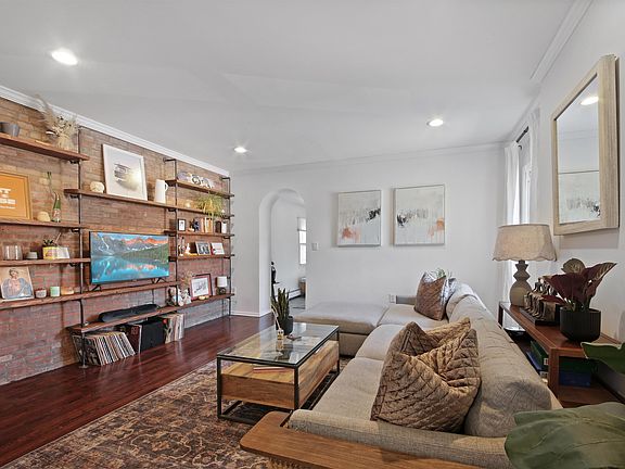 2nd image of 331 Varick St #2
