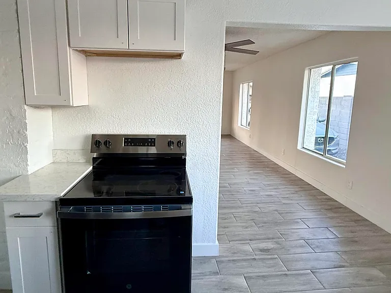 1021 E Fillmore St — Photo 9