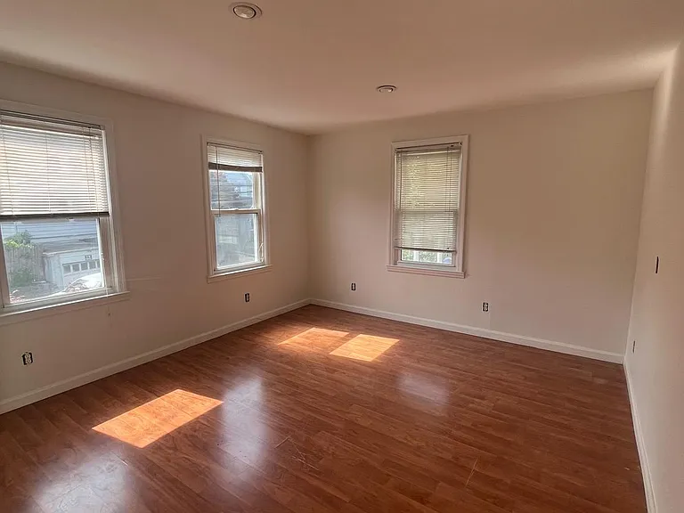 3 Laura St #2 — Photo 6
