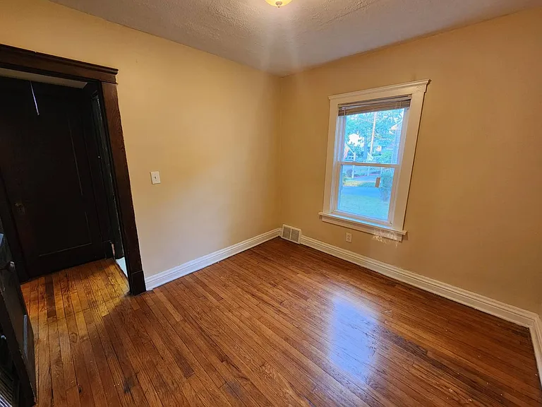 106 W Grace St — Photo 5