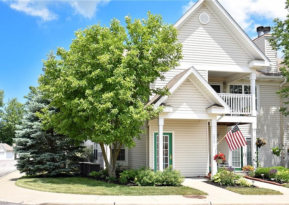 1st image of 22606 Lenox Dr #727