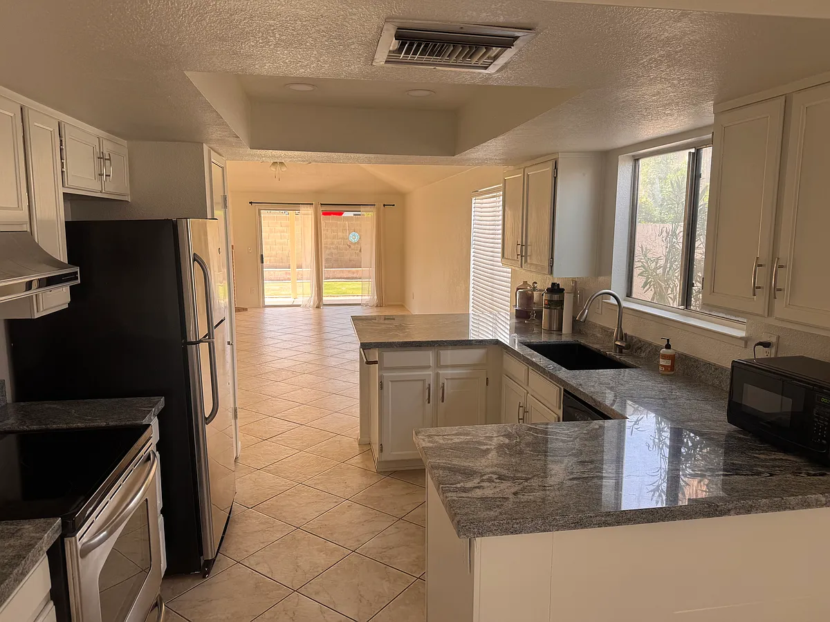 Building Photo - 7733 W Jenan Dr