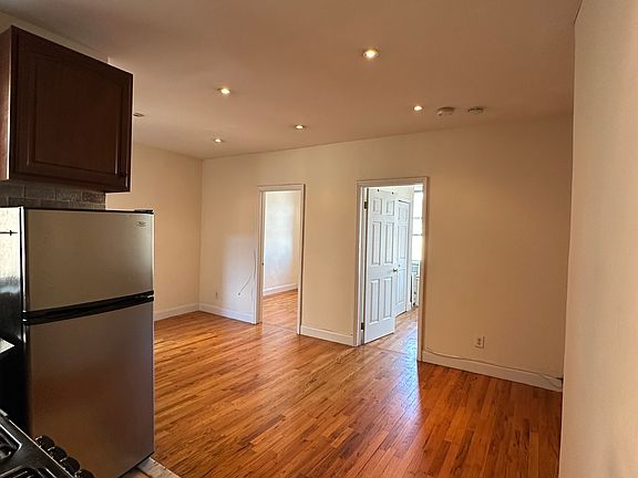 2nd image of 114 E 1st St APT 23