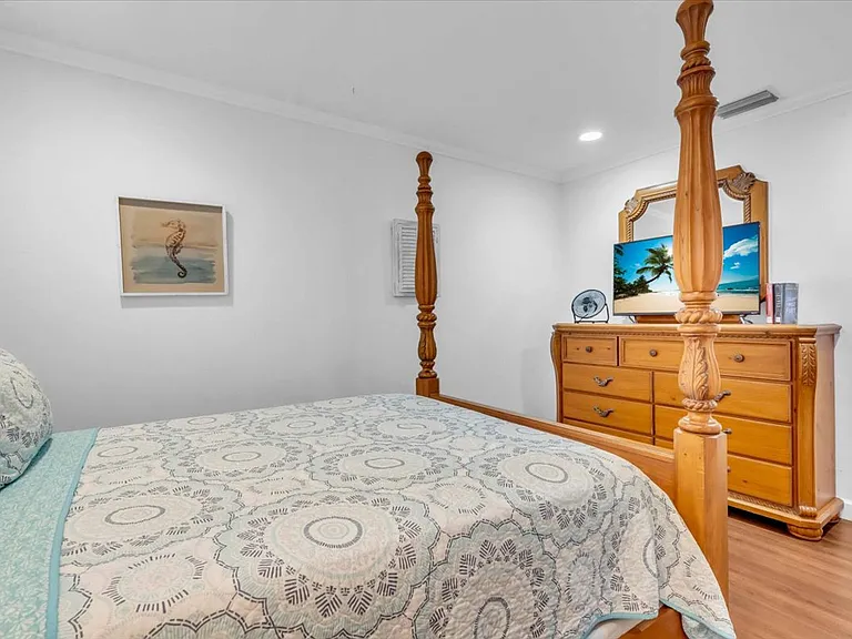 2732 Valencia Dr — Photo 18