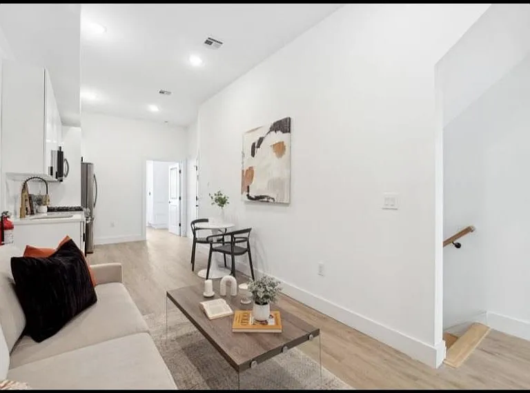 234 Webster Ave #1R — Photo 2