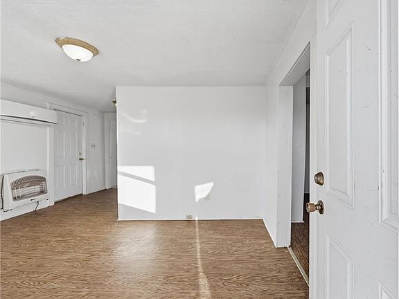 3rd image of 490 Lambs Rd
