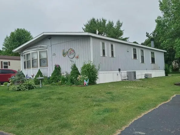 W210N11678 Pinecrest Lane, Germantown, WI 53022