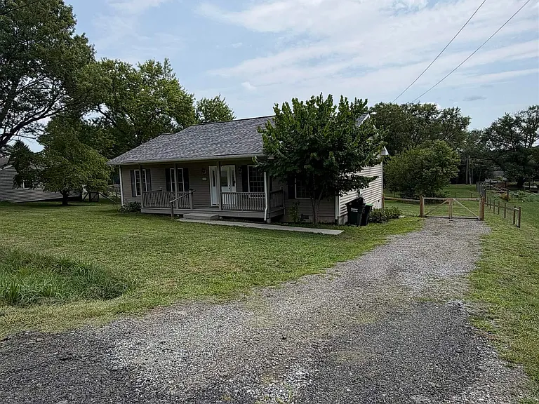 1720 Daybreak Ln — Photo 24