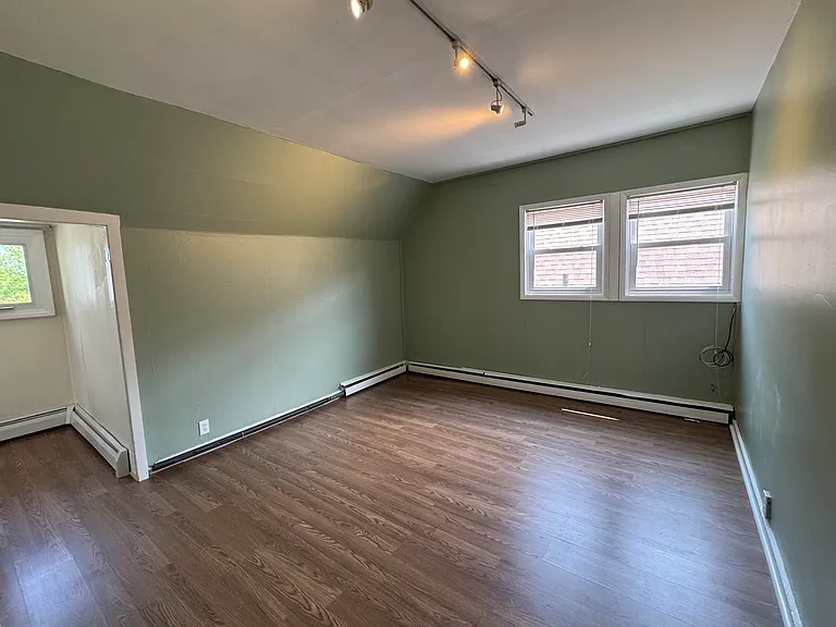 548 Potomac Ave #3 — Photo 2