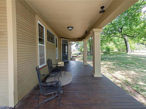 4th image of 8 E Kaskaskia St