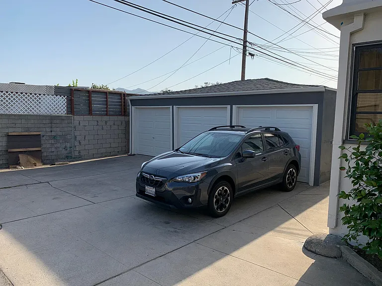 712 W Glenoaks Blvd — Photo 3