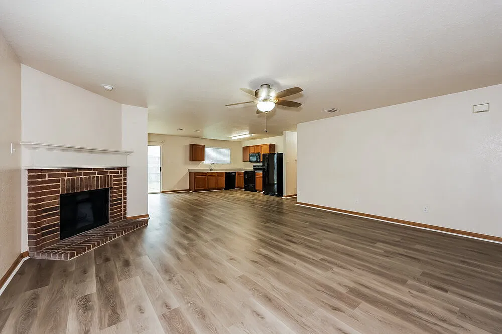 3 bed, 2.0 bath, 1532 sqft, $1,990 — Photo 4