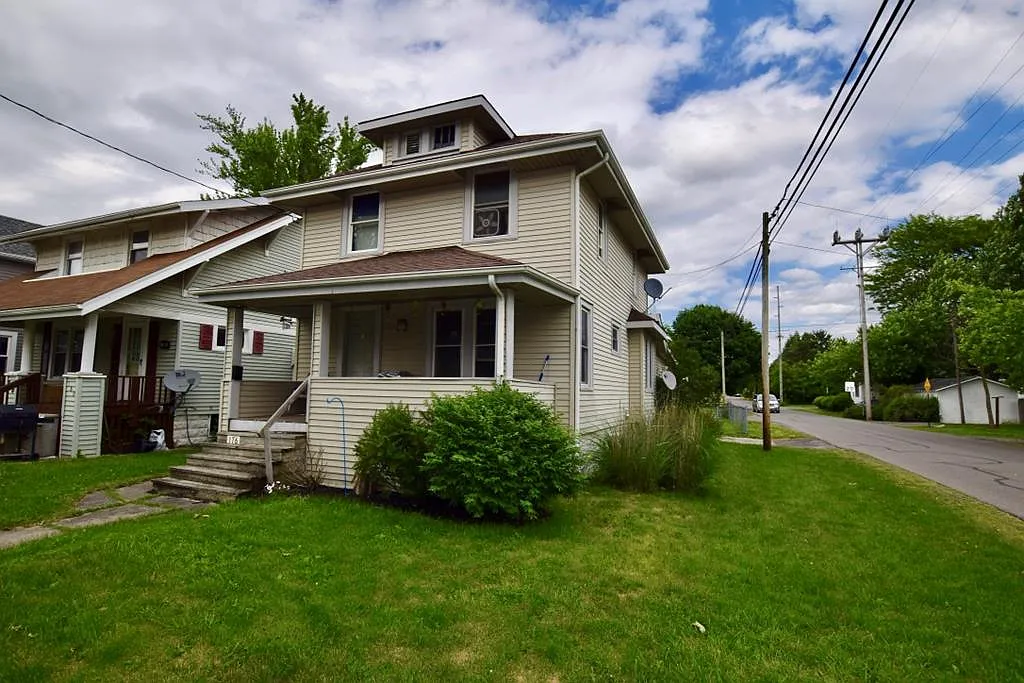 176 Chicago Ave photo 1