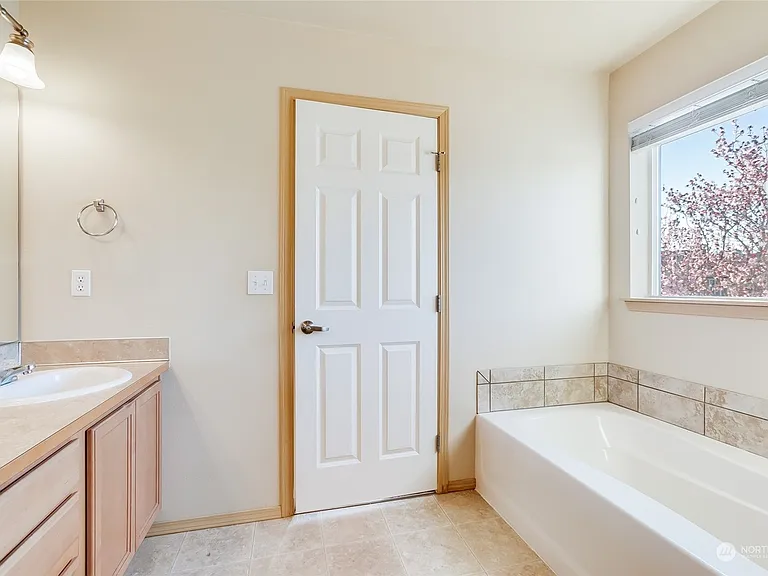 18240 97th Avenue Ct E — Photo 12