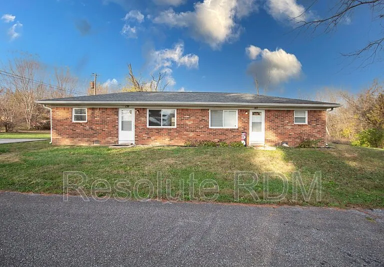 140 Wilson St — Photo 1