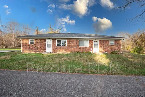 140 Wilson St Photo 1