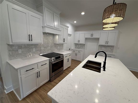 2nd image of 2282 Snowden Pl W