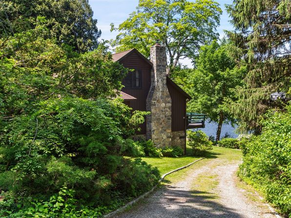 30 Lake Dr
