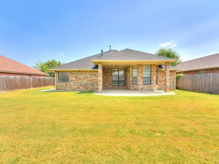 1209 Stoneridge Dr — Photo 18