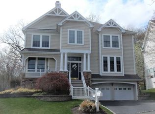 1 Woods End, Oakland, NJ 07436