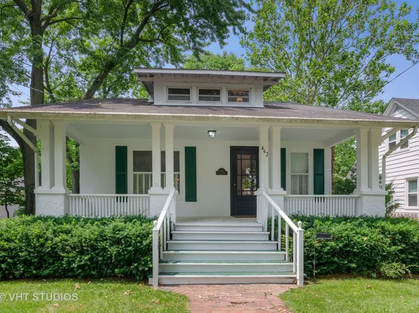 442 N Cook St, Barrington, IL 60010