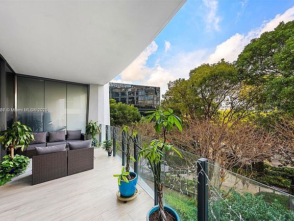 3rd image of 2831 S Bayshore Dr