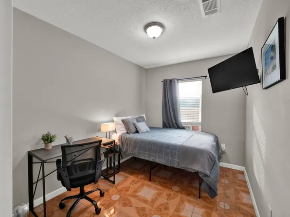 (undisclosed Address), Houston, TX 77029