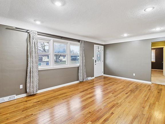 4th image of 310 SE 7th St