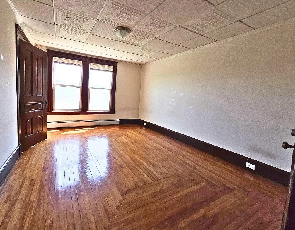 3 bed, 1000 sqft, $2,350 — Photo 4