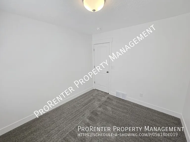 3111 S Edgewater Cv — Photo 23