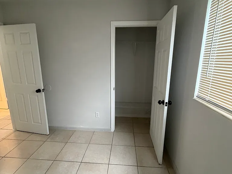 14 Apache St — Photo 5