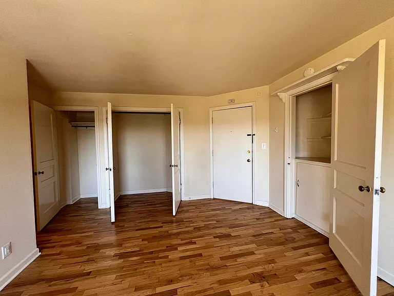 Green Lake Manor — Photo 6