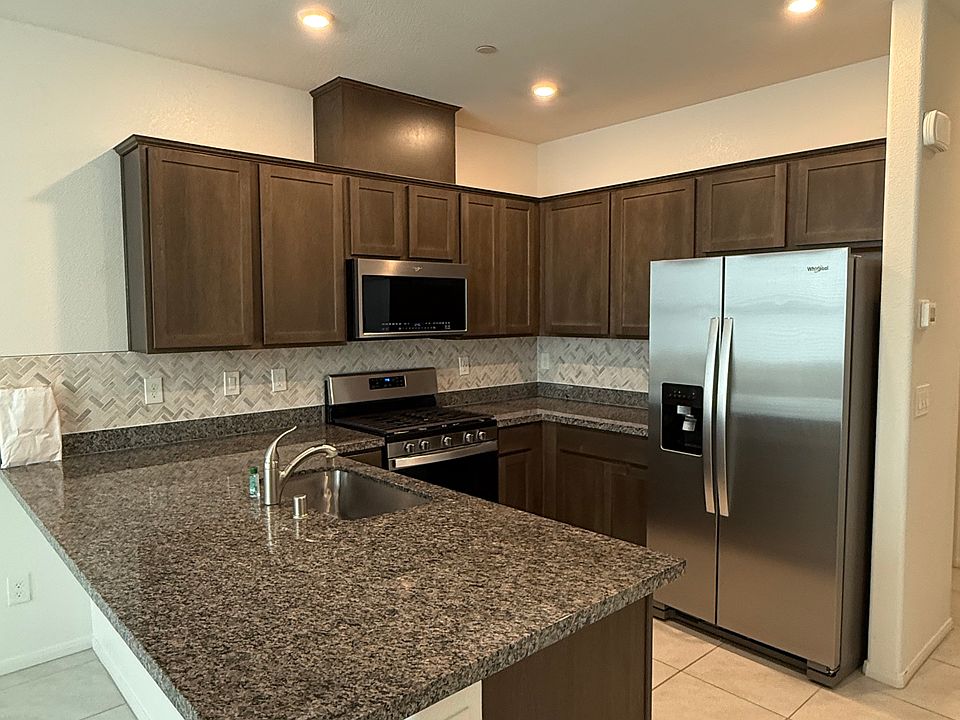 Stainless Steel Appliances and granite counters