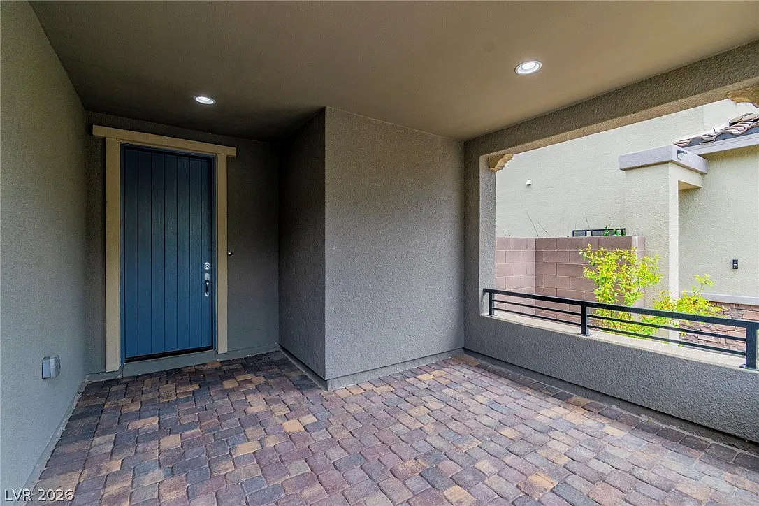 4 bed, 3.5 bath, 2395 sqft, $3,295 — Photo 2