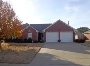2353 Camden Cv, Muscle Shoals, AL 35661