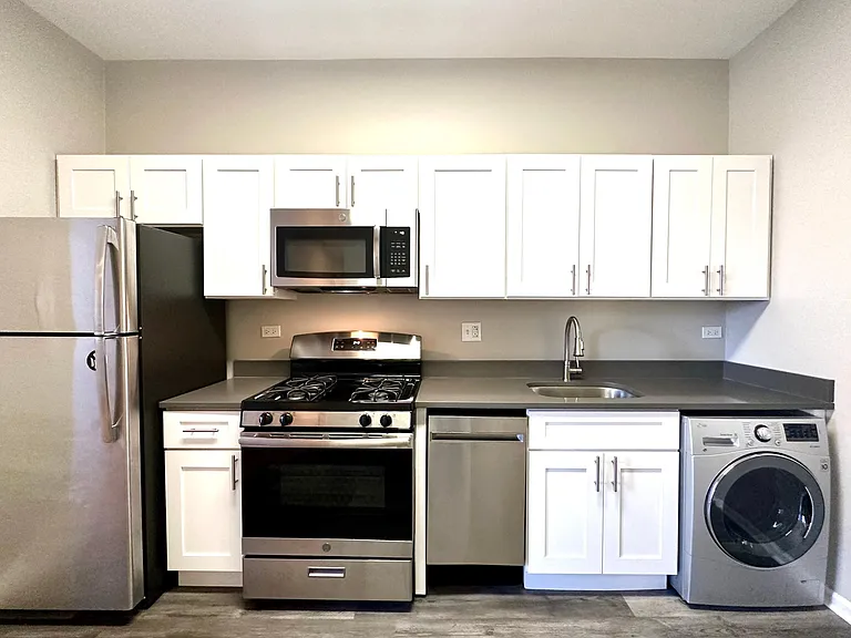 2801 W Logan Blvd #2R — Photo 1
