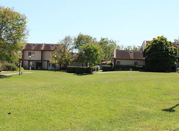 2nd image of 168 Harbor Oaks Cir