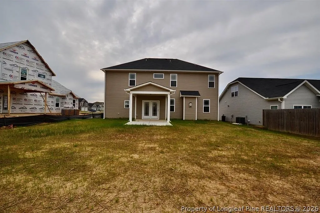 4 bed, 2.5 bath, 2302 sqft, $2,175 — Photo 2