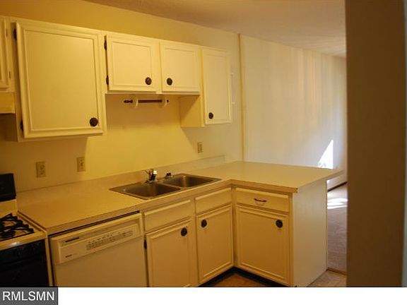 4th image of 3588 Garden Blvd N