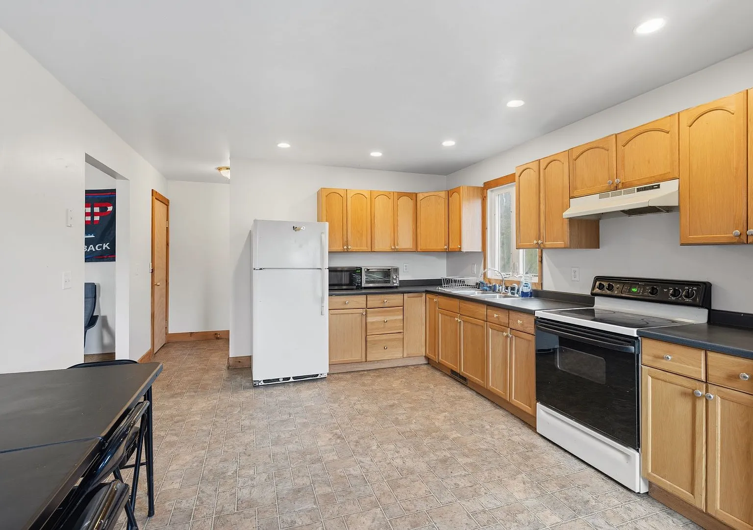 1181 Russell Rd — Photo 2