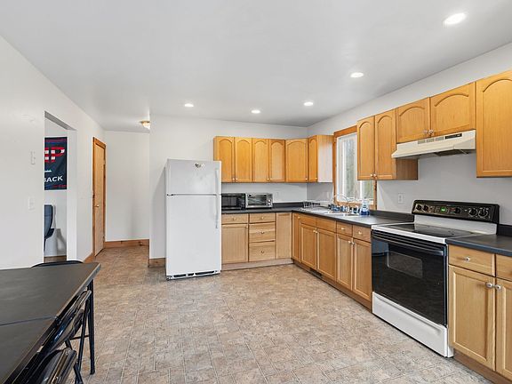 2nd image of 1181 Russell Rd