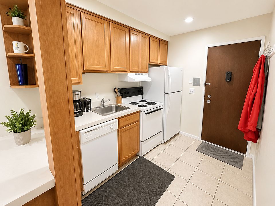 1st image of 911 S Forest Ave APT 11