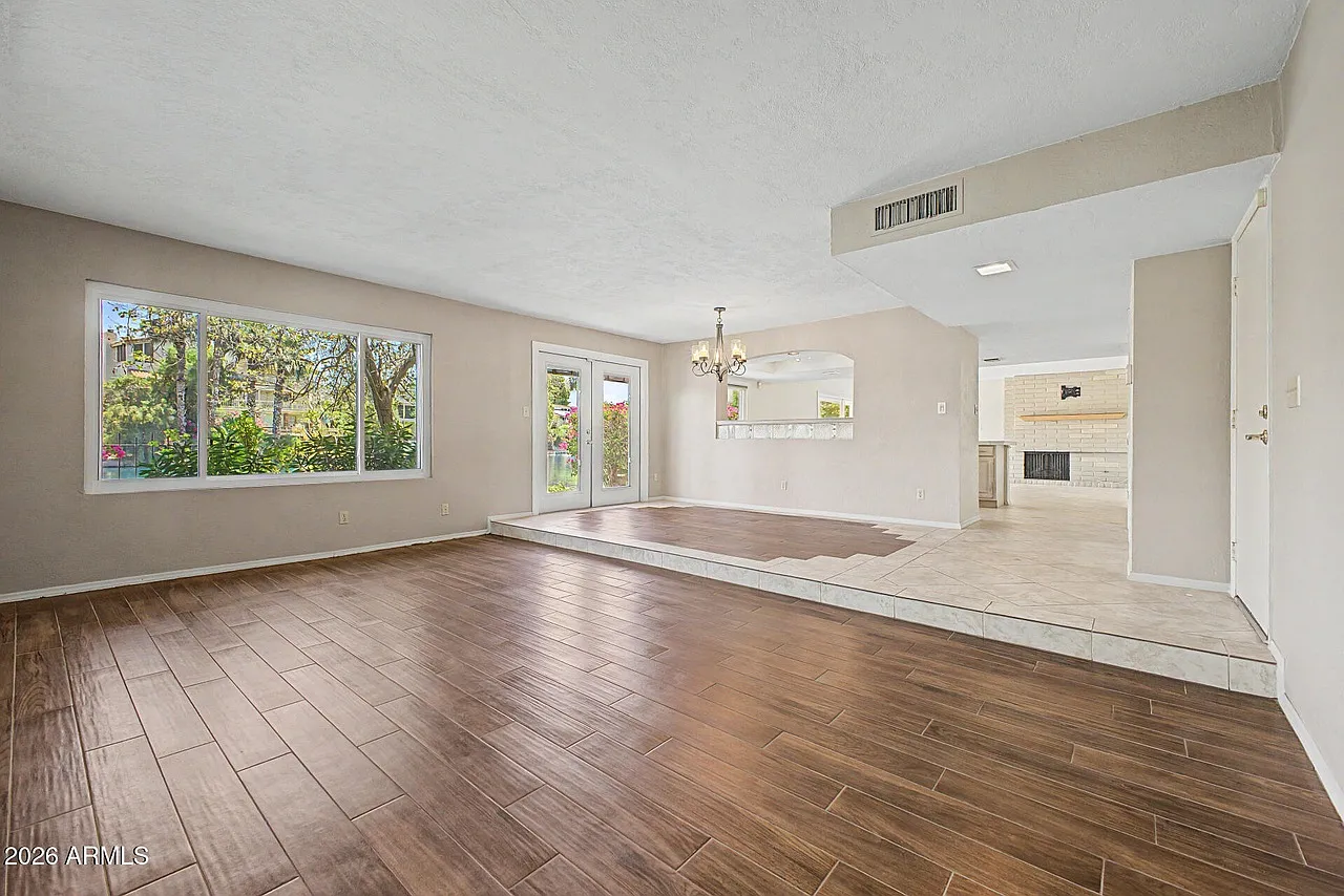3 bed, 1952 sqft, $3,000 — Photo 4