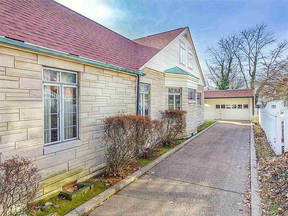 3rd image of 105 Woodland Dr
