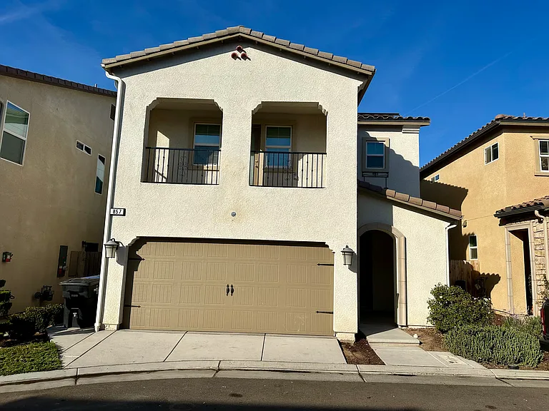 857 Winchell Way W — Photo 2