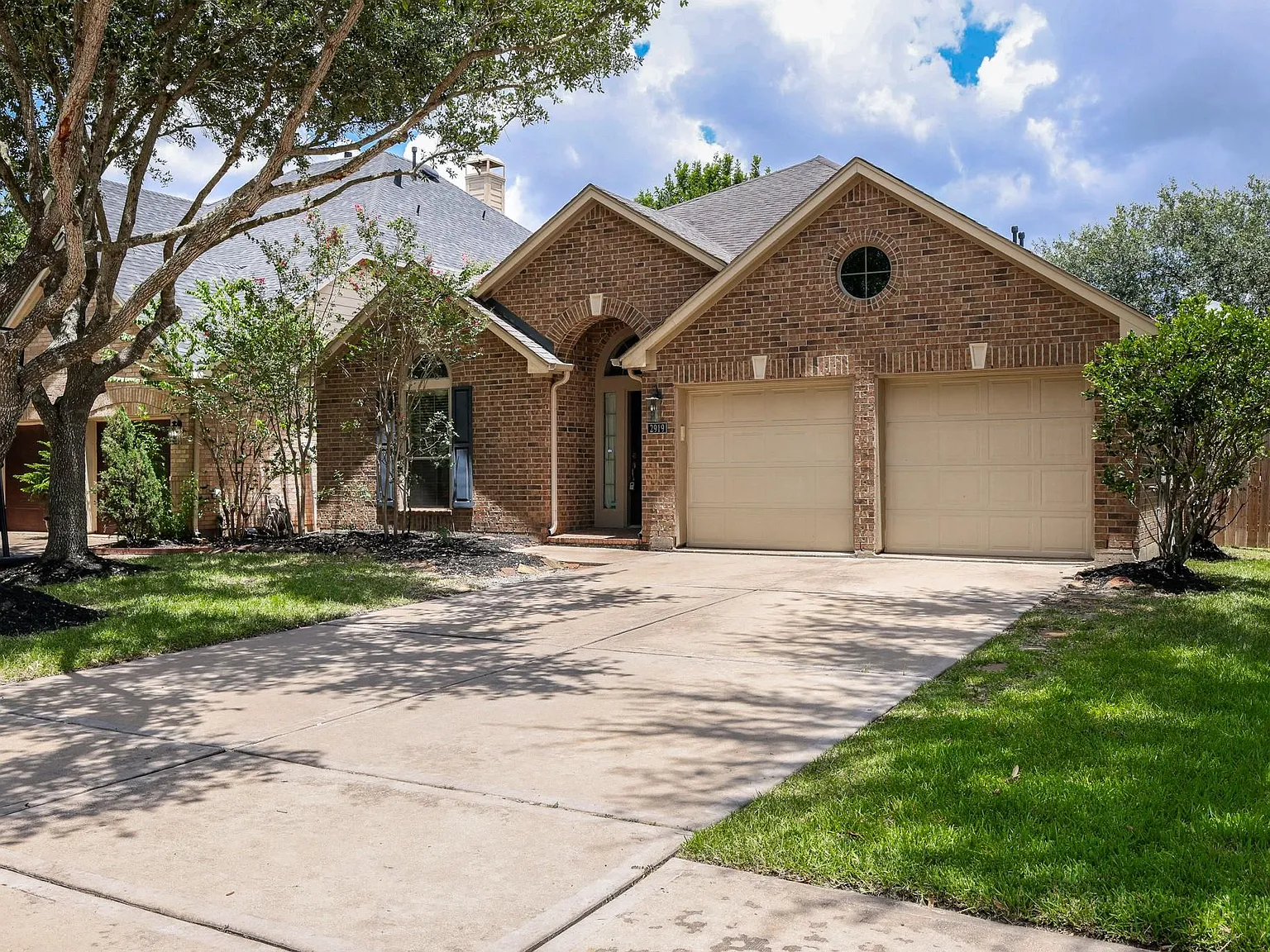 4 bed, 3.0 bath, 2640 sqft, $2,500 — Photo 2