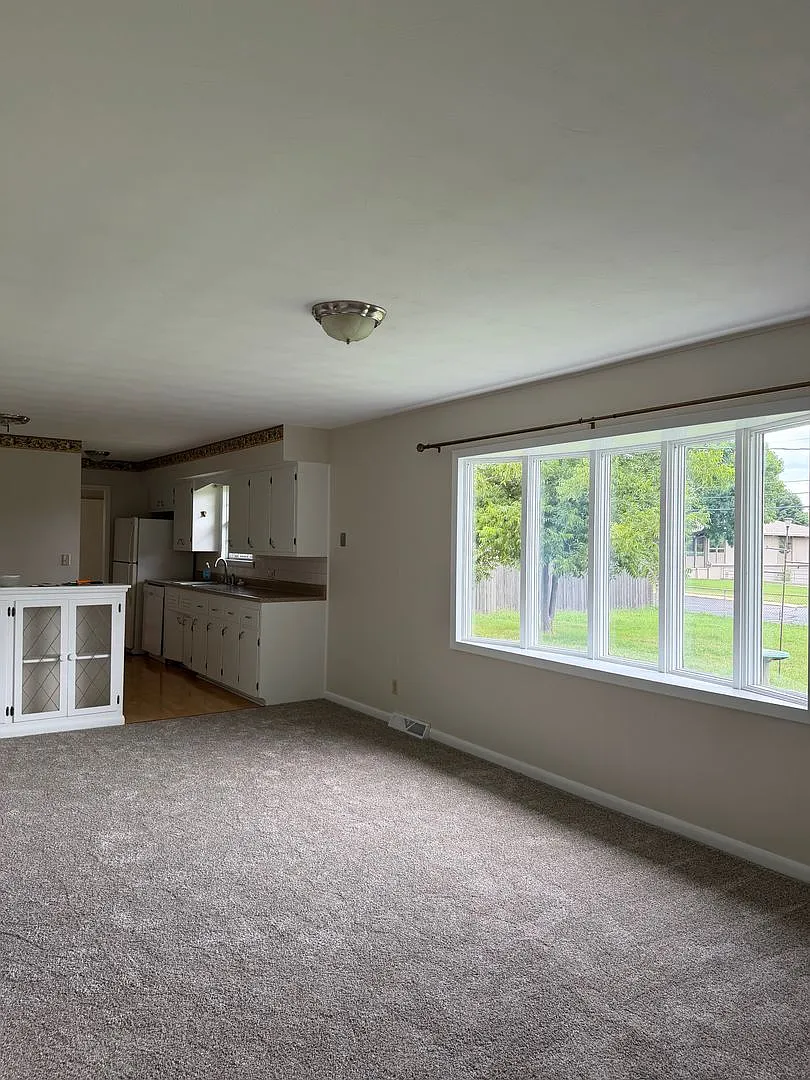 2828 S Stewart Ave, Springfield, Mo — Photo 2