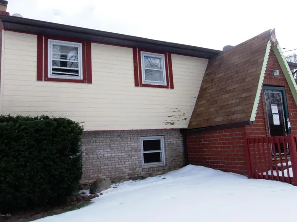 686 S Mountain Blvd, Mountain Top, PA 18707