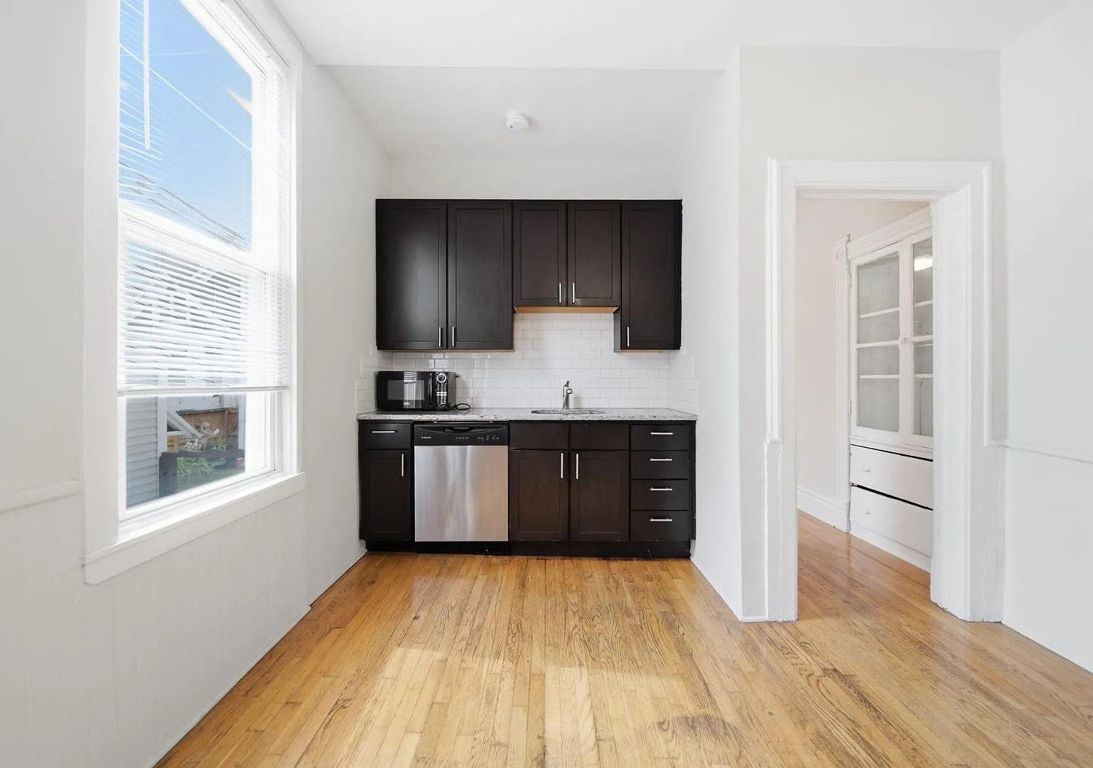2735 N Magnolia Ave — Photo 2